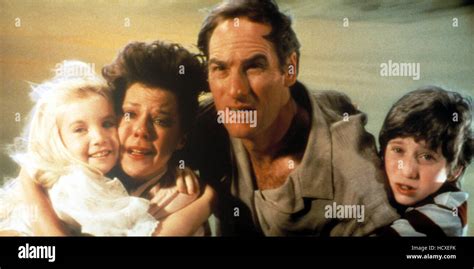 Poltergeist! A Terrifying Ghost Story Featuring JoBeth Williams and Craig T. Nelson!